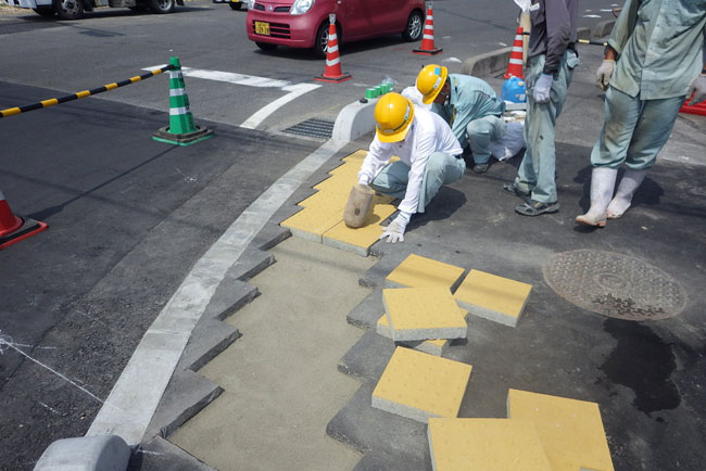 点字ブロック工事