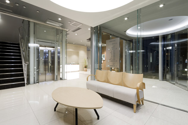 本社玄関ホール